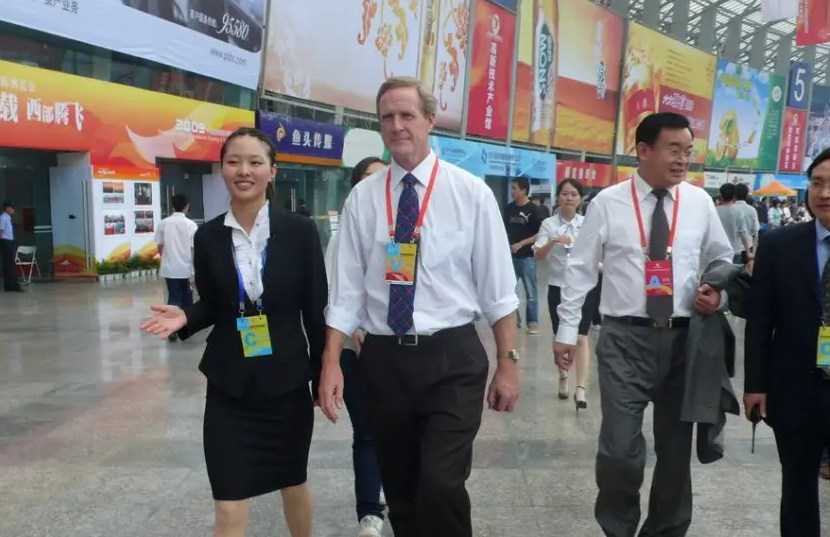 出國陪同翻譯怎么找，正規(guī)翻譯公司介紹陪同翻譯